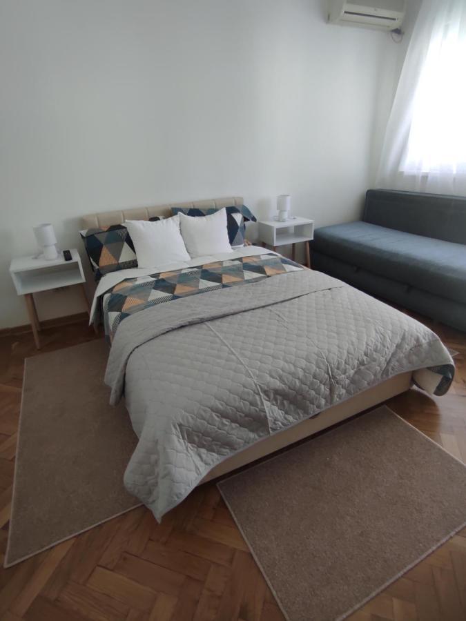 Apartman Nicolas Belgrad Exterior foto